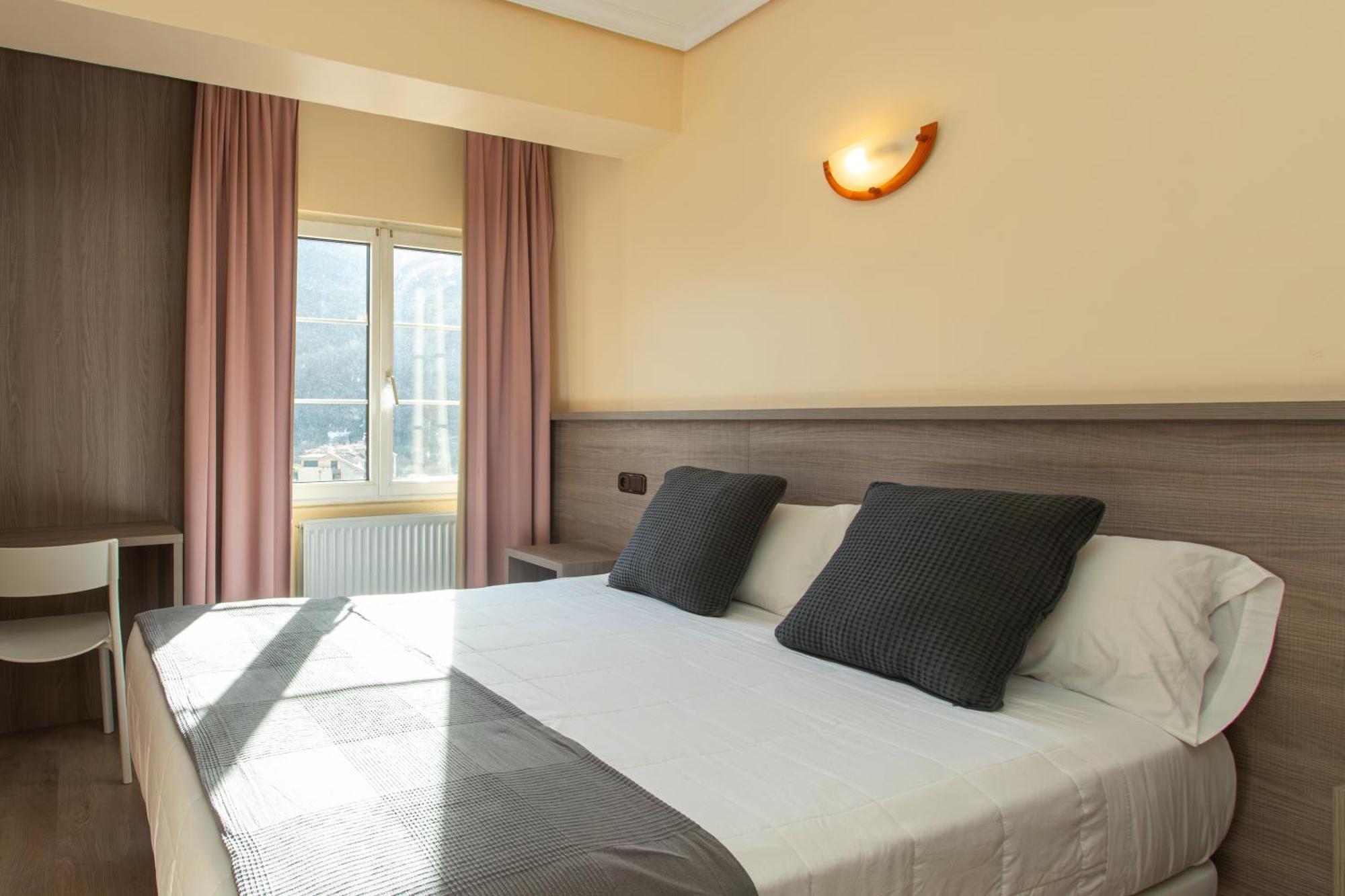 Hotel Naranjo De Bulnes 아레나스데카브랄레스 외부 사진